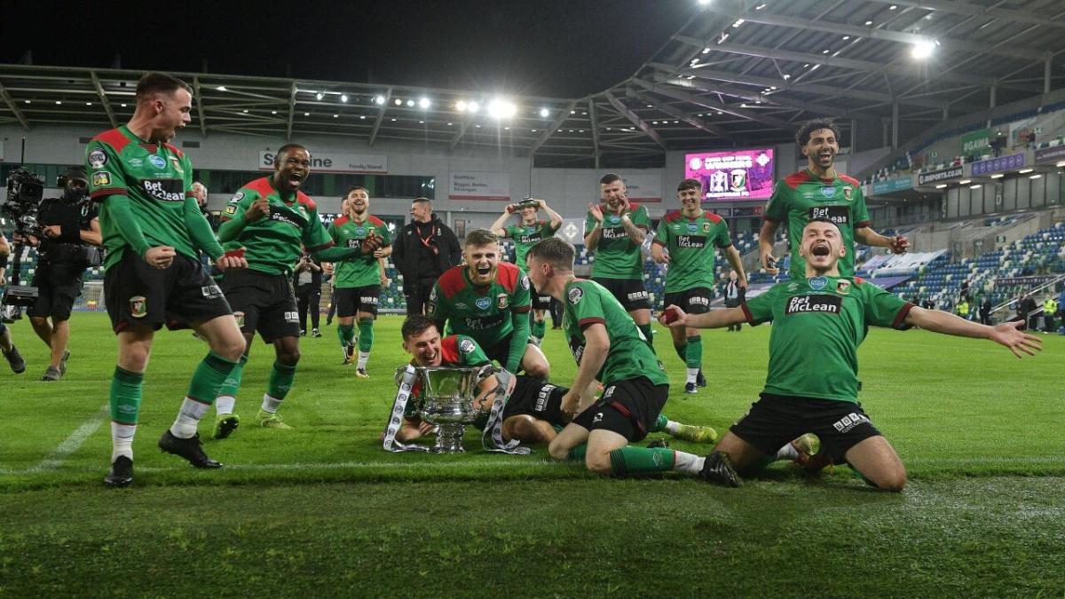 Glentoran players celebrate